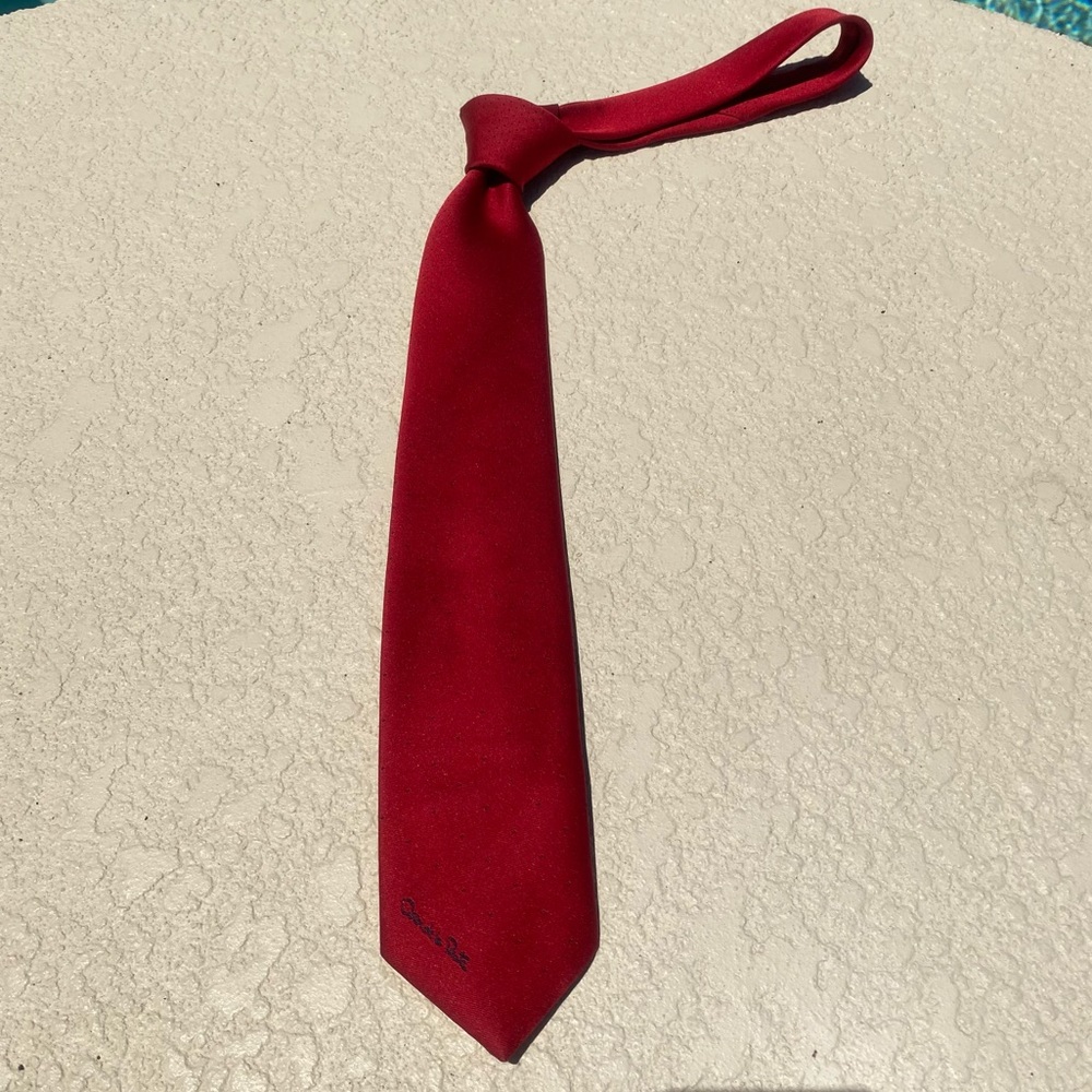 Red Oscar de le Renta tie